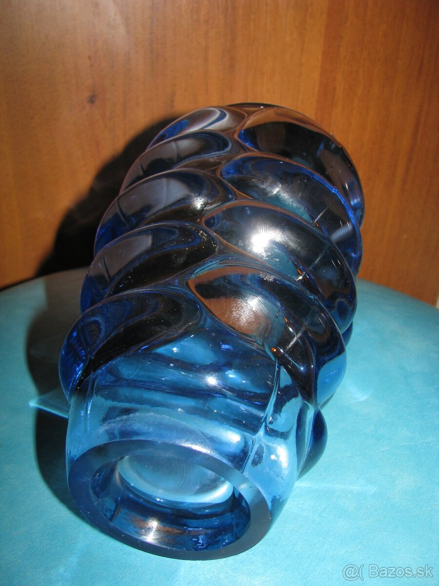krásná váza z lisovaného modrého skla (Vladislav Urban) - 2