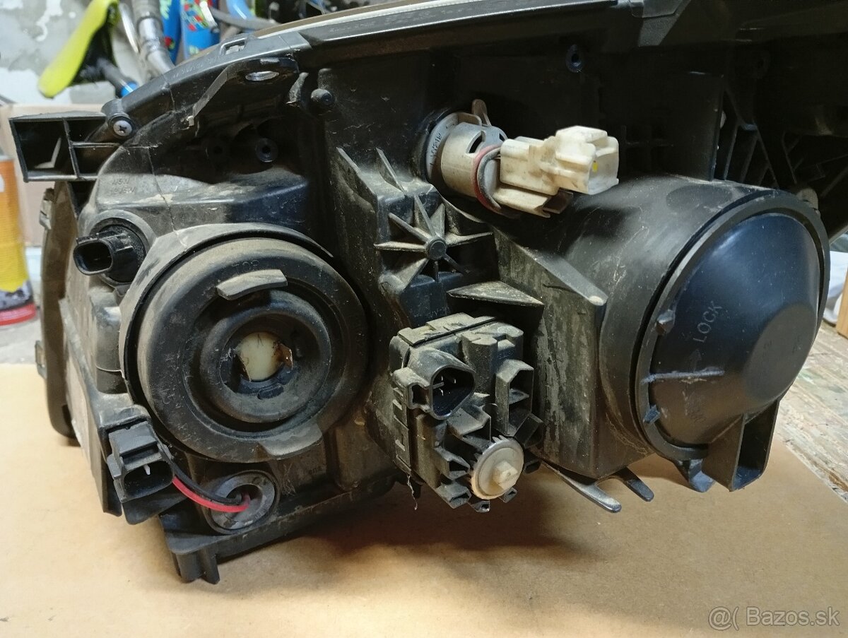 Presne svetlo Toyota Avensis T25 - 2