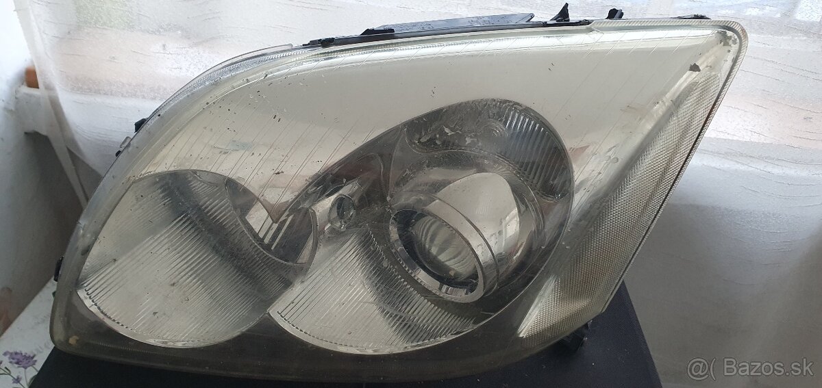 Prednés svetlomety Toyota - 2