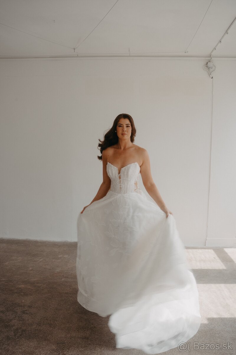 Nadčasové svadobné šaty - 2