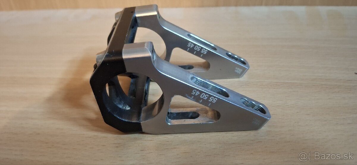 Predstavec Answer - 2