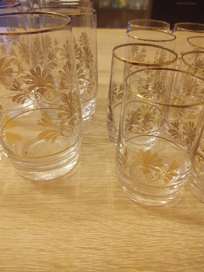 Suprava sklenek 100ml a 200ml s pozlateným motivom 15€ - 2