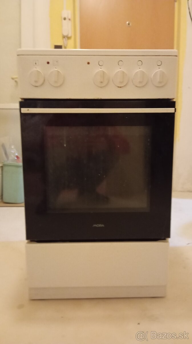 Sklokeramický šporák MORA - 2