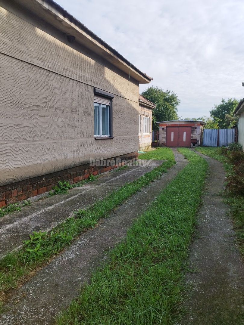 Zaujímavý a zachovalý 4 izbový rodinný dom v povodnom stave - 2