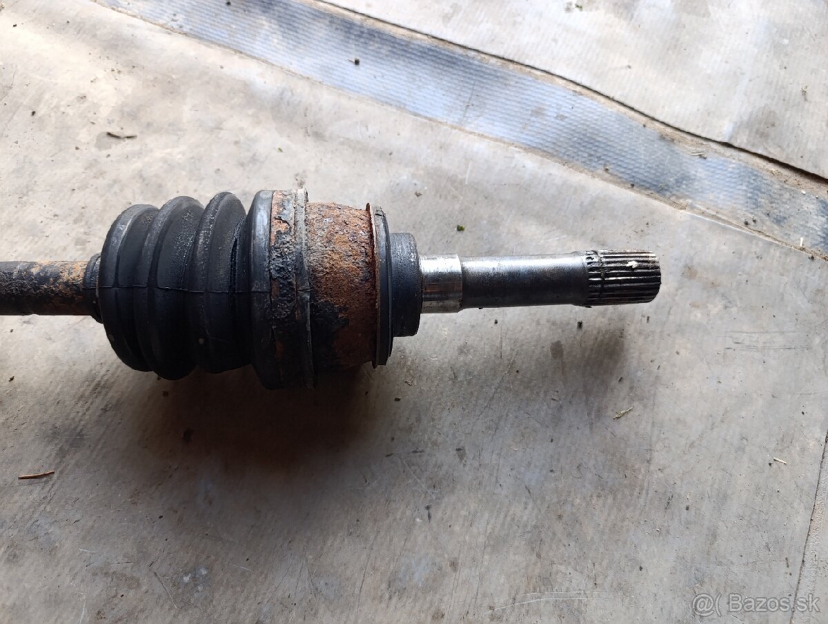 Suzuki vitara 1.6 práva poloos - 2