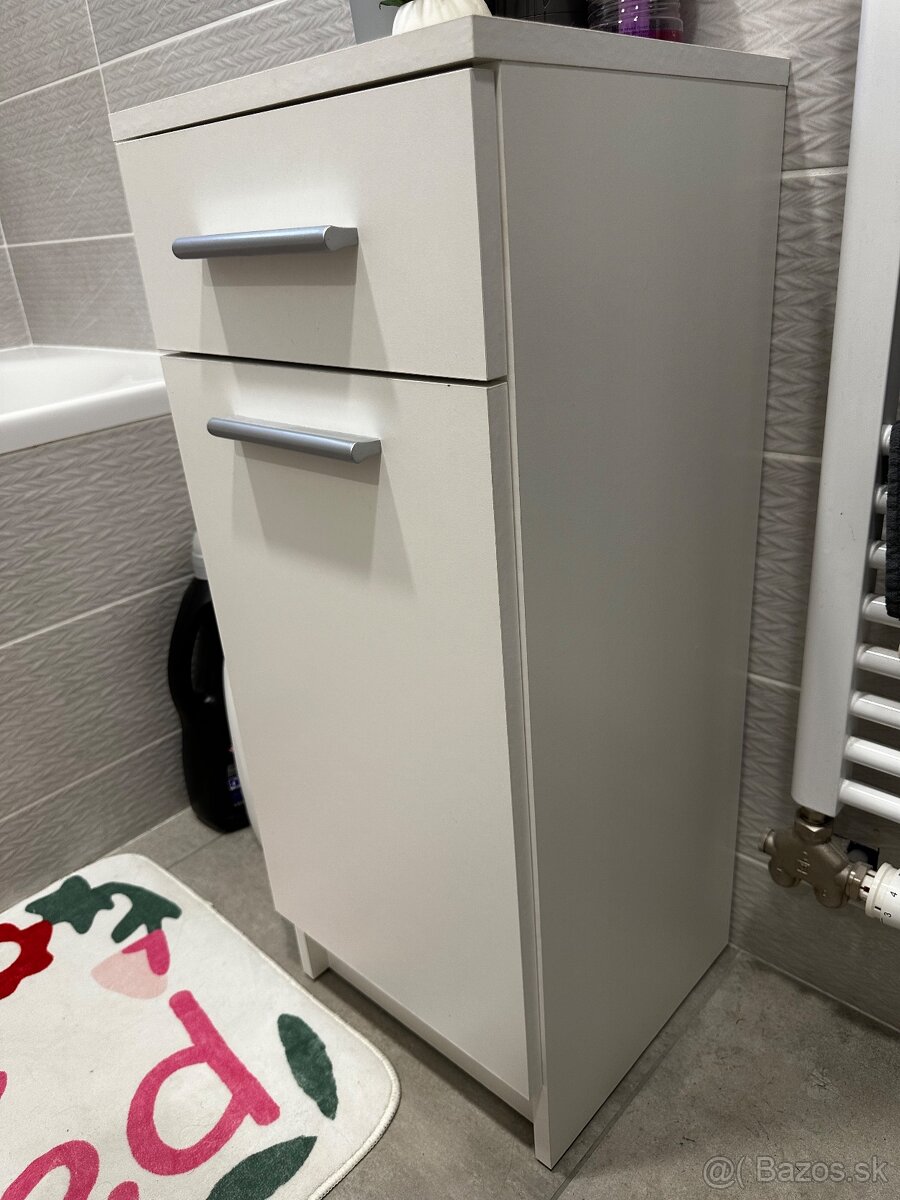 Kúpeľňová skrinka - 2