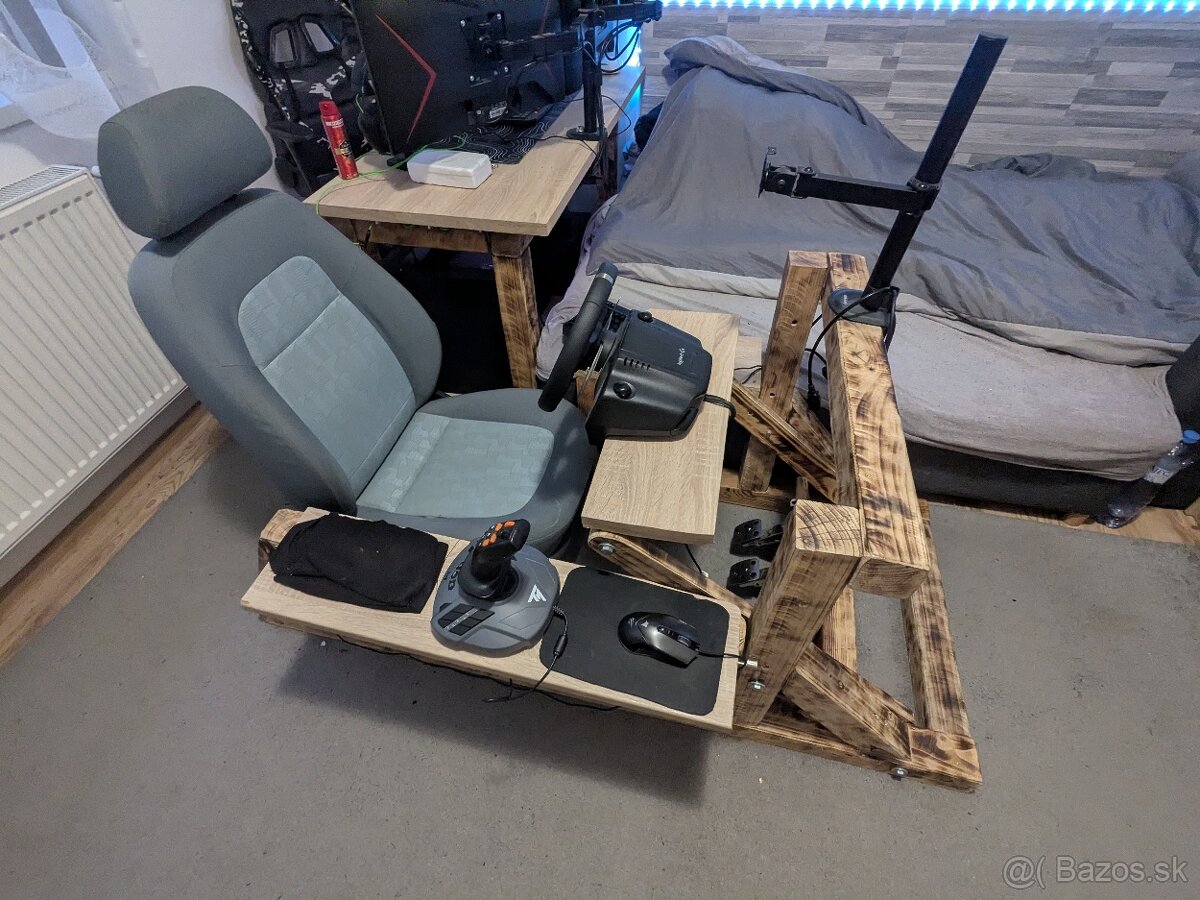 Domáci custom Playseat z dreva. - 2