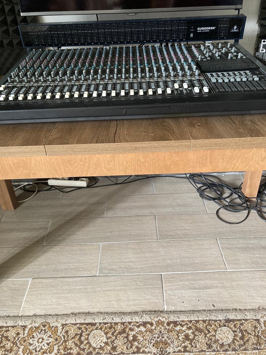 Predám Behringer Eurodesk MX8000A - 2