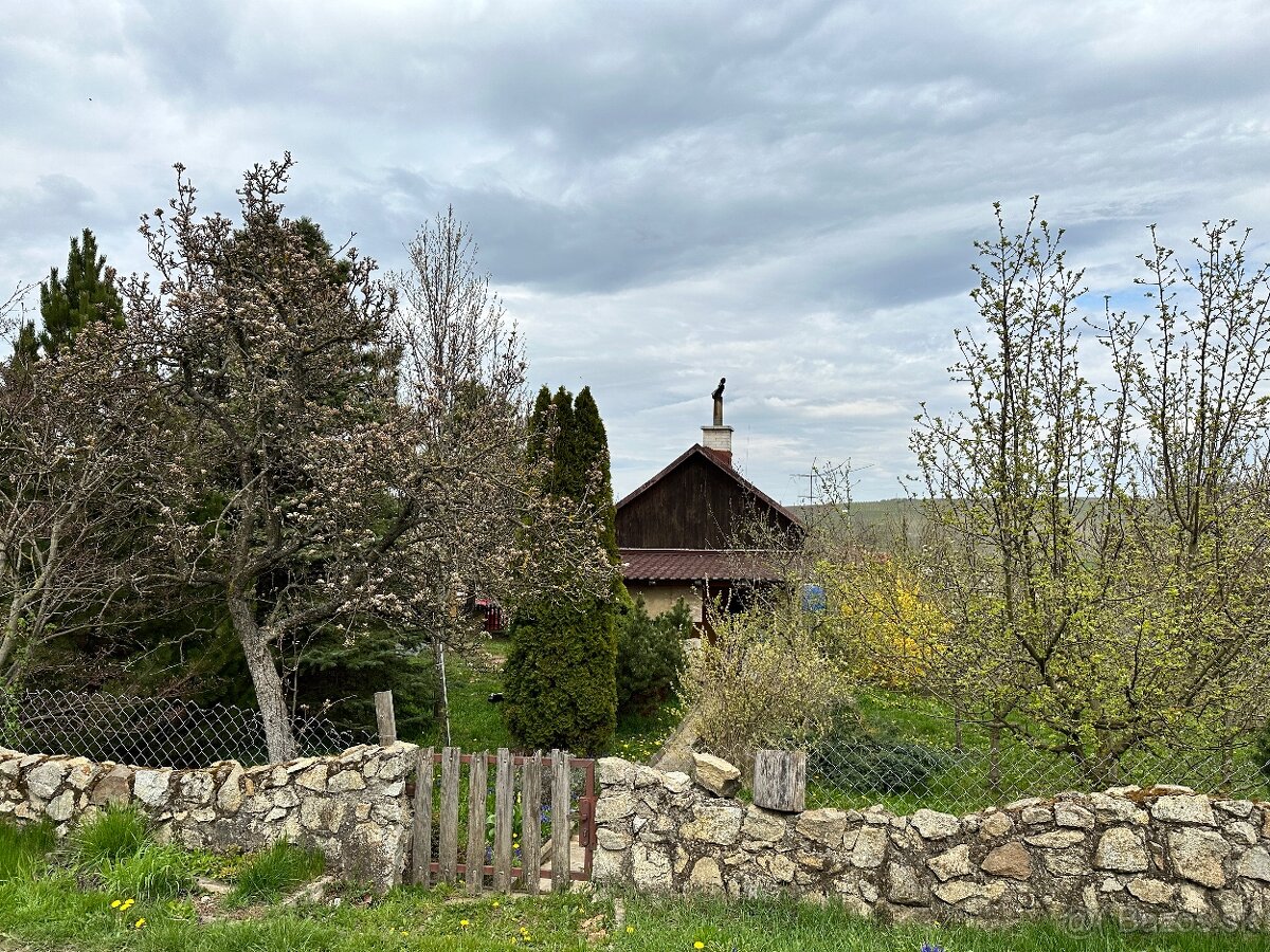 Zľava Chata so záhradou Hájky, výmena - 2