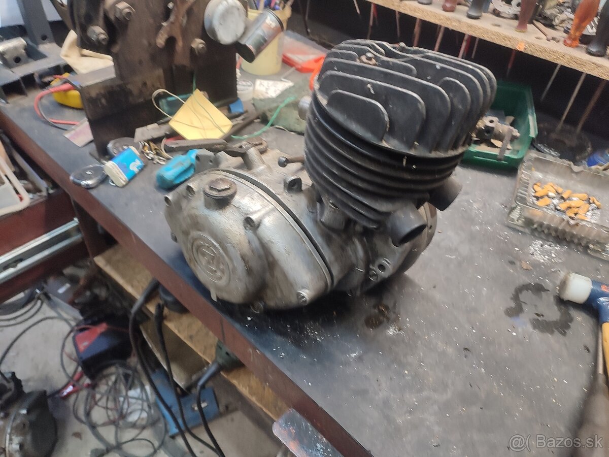cz 125 a motor - 2
