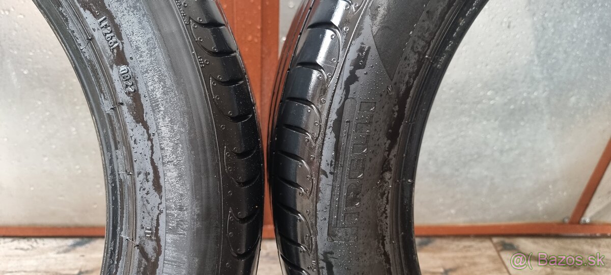 Predám 2xletné pneumatiky Pirelli 235/50 r19,dezent do 4mm. - 2