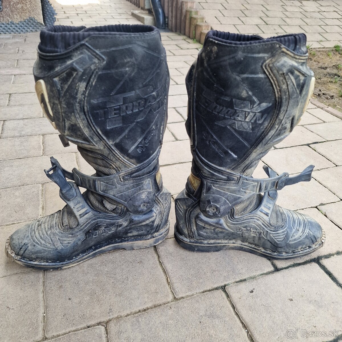 Čižmy, prilby, kombinéza - 2