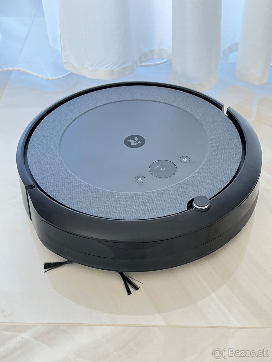 iRobot Roomba Combo i5+ s automatickou stanicou Clean Base - 2
