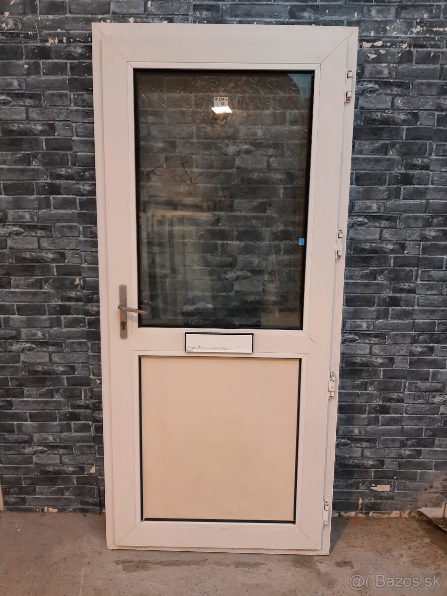 Plastové dvere Č. 402 . P - 2