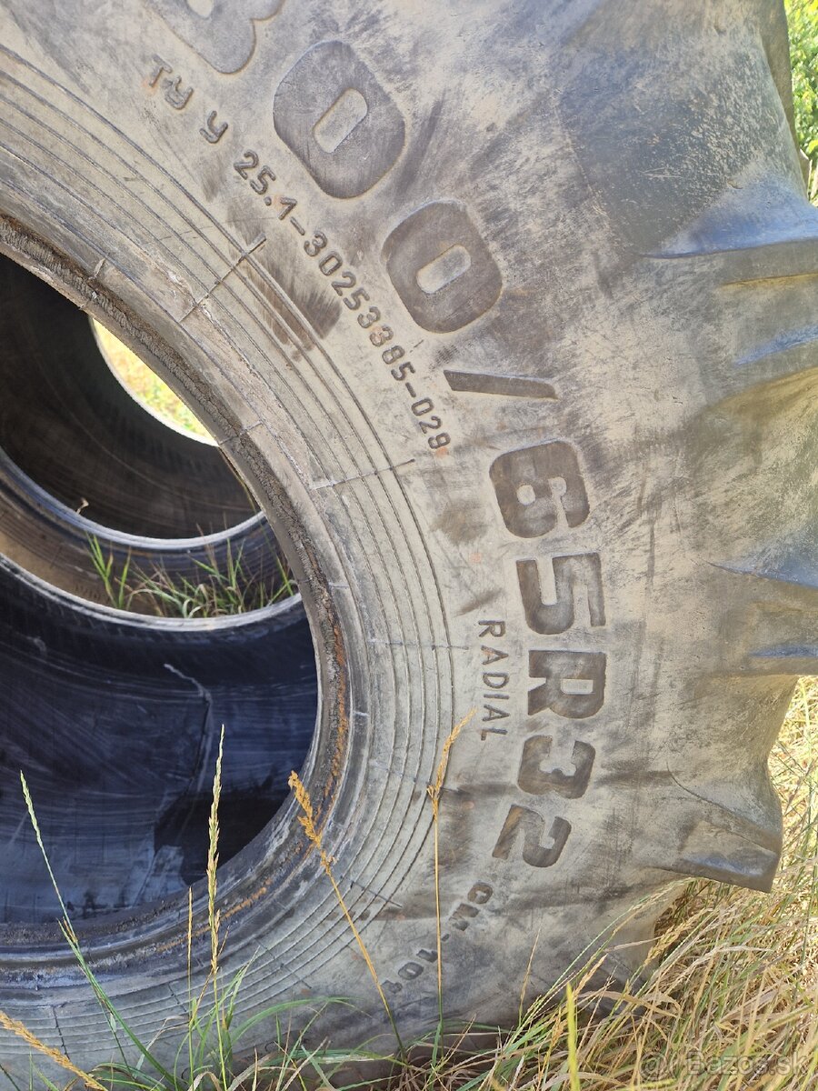 Pneu 800/65 r32 - 2
