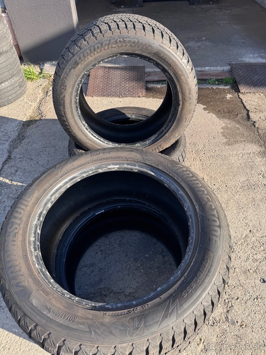 285 50 R20. Brigestone Blizzak - 2