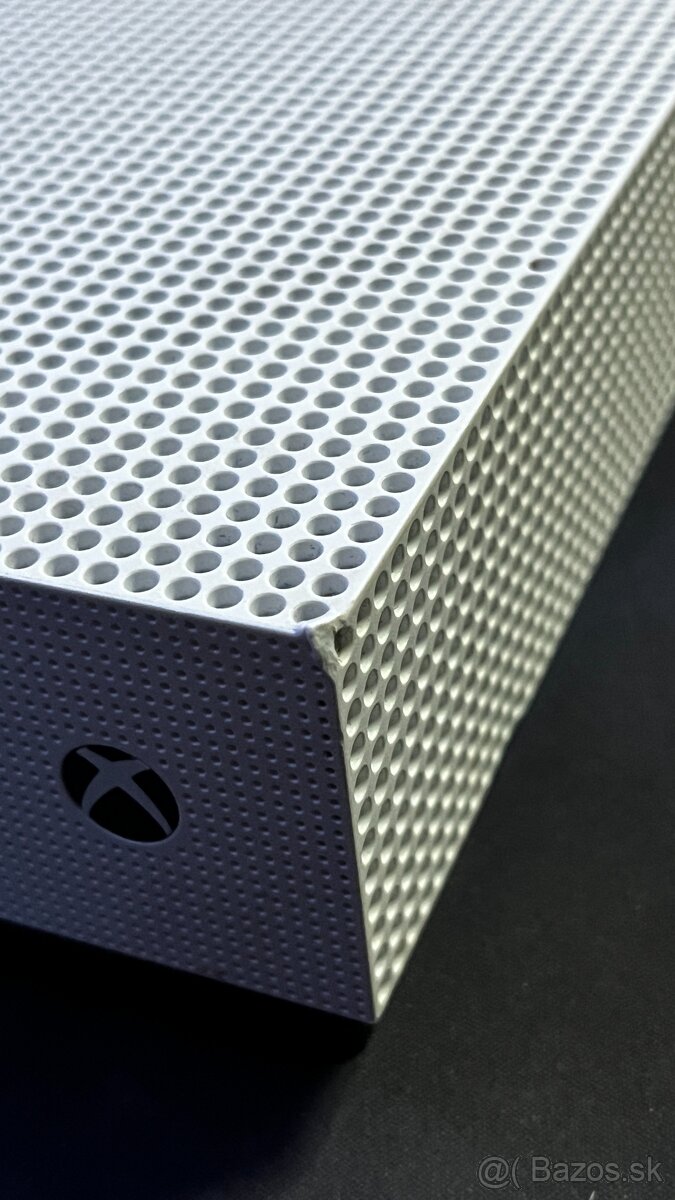 Xbox One S 500 GB plus 2 hry - 2