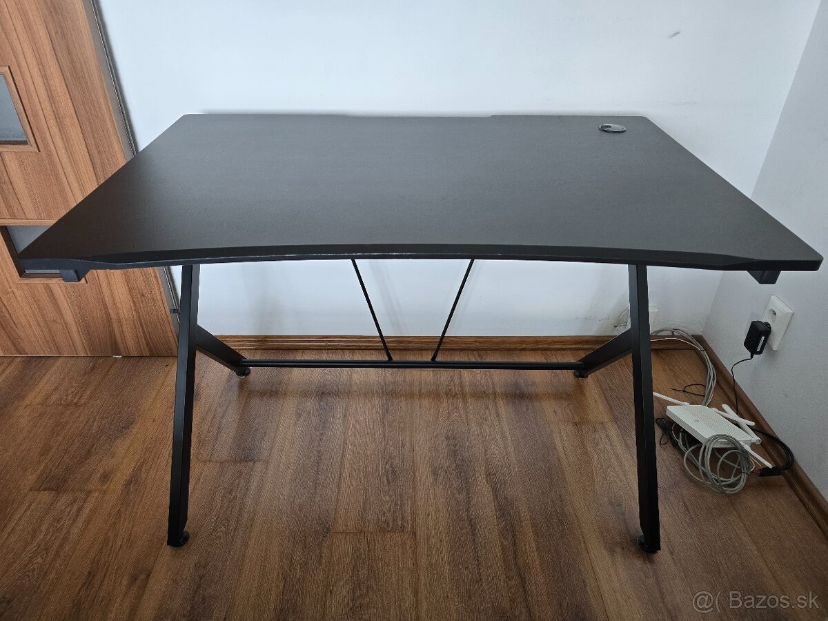 Hráčsky stol Trust gxt 711 dominus gaming desk - 2