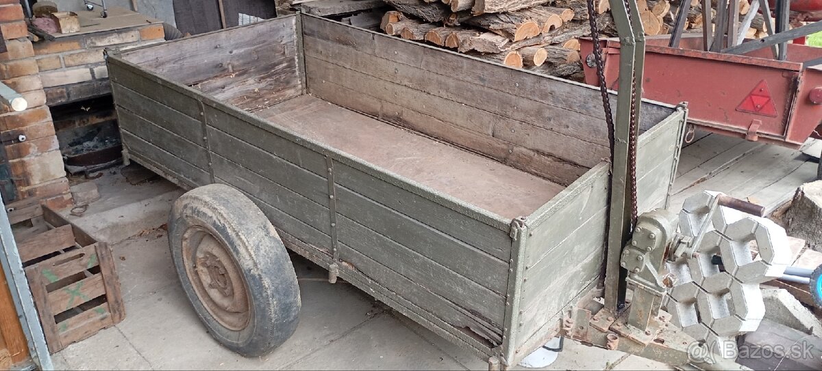 Vyklapacia vlečka za traktor brzdená - 2