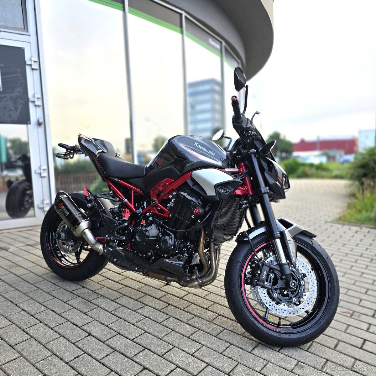 Kawasaki Z900 Performance 2025 s doplnkami - 2