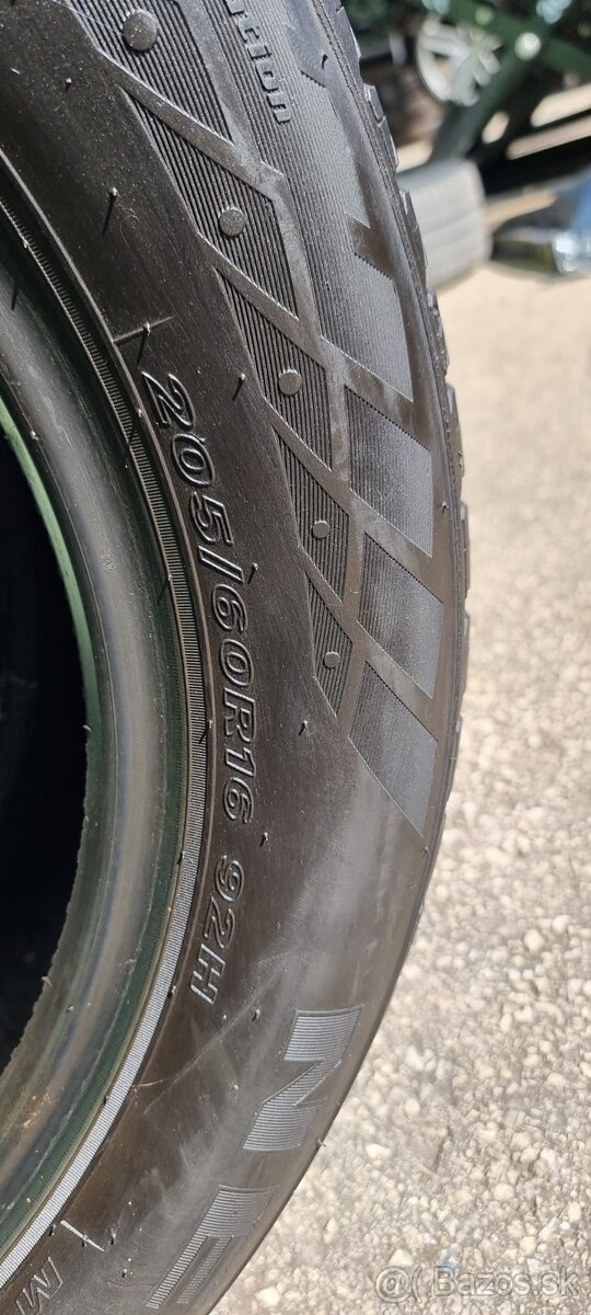 Zimné pneumatiky nexen 205/60R16 - 2
