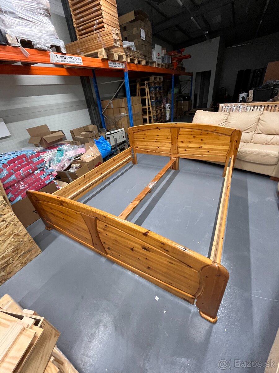 ZNÍZENÁ CENA Manželská postel z masívu - 2