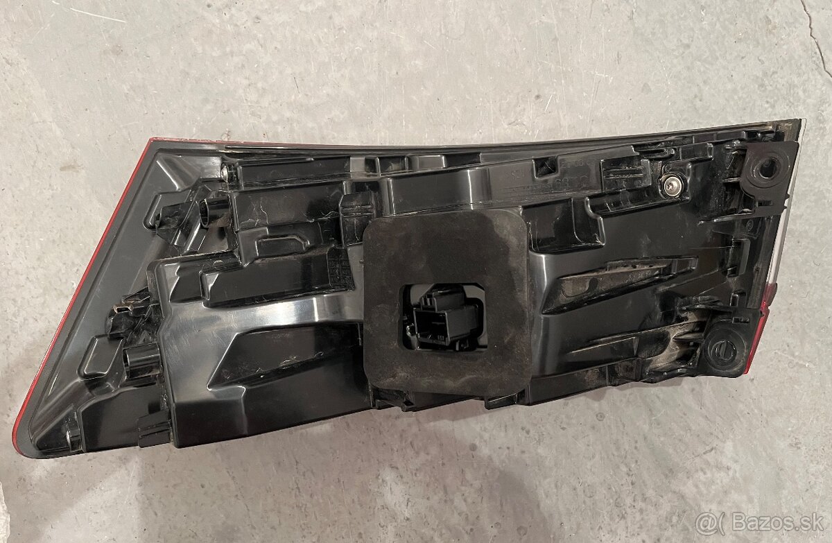 Svetlo Skoda Superb sedan lave - 2