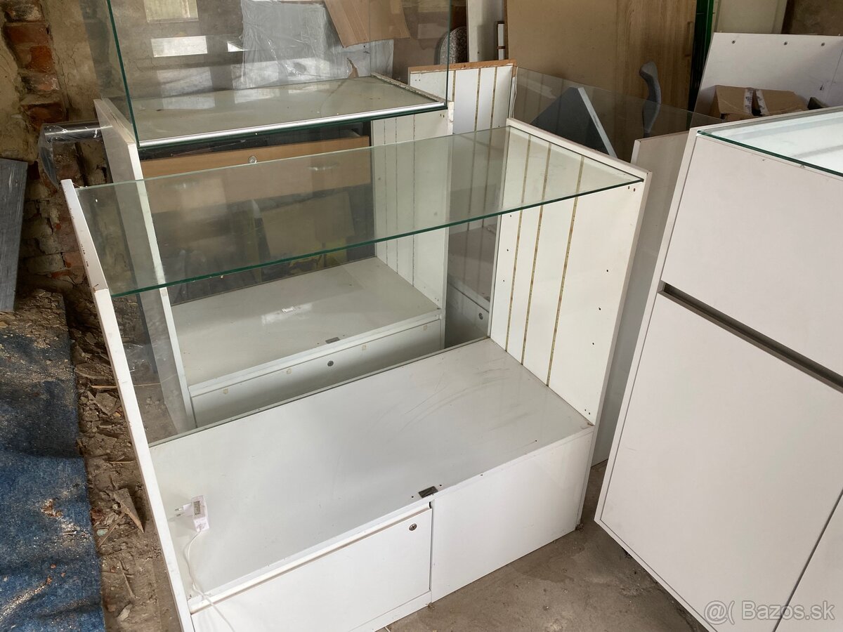 Pult presklený/ predajňa / kiosk - 2
