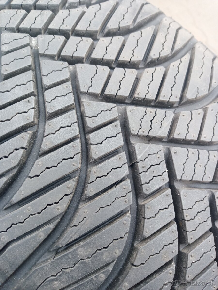 215/55 R17 98 V Celoročné Trazano - 2