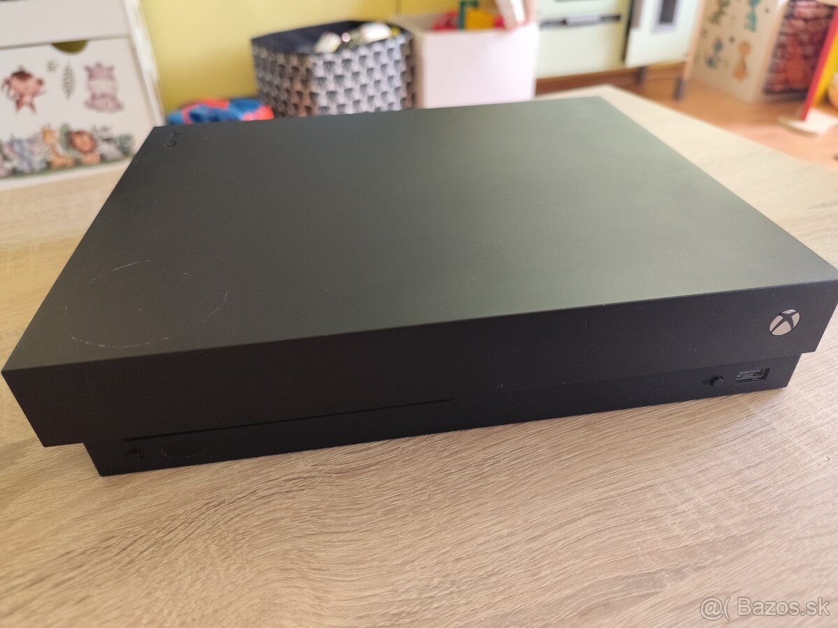 Xbox One X - 1TB - 2