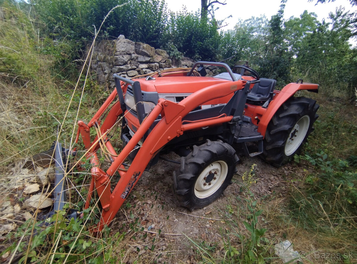 Traktor s čelným nakladačom - 2