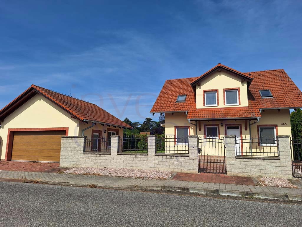 2352 EXKLUZÍVNA PONUKA PRENÁJMU NADŠTANDARDNÉHO RODINNÉHO DO - 2