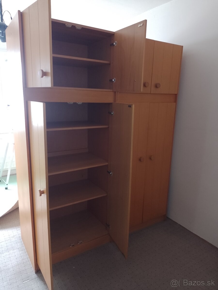 Staršia šatníková skriňa - 2