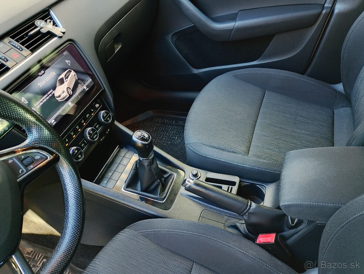 j Skoda Octavia Combi - 2