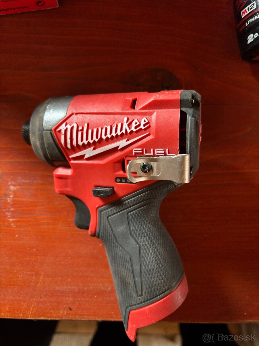Milwaukee M12 FID2 rázový uťahovák - 2