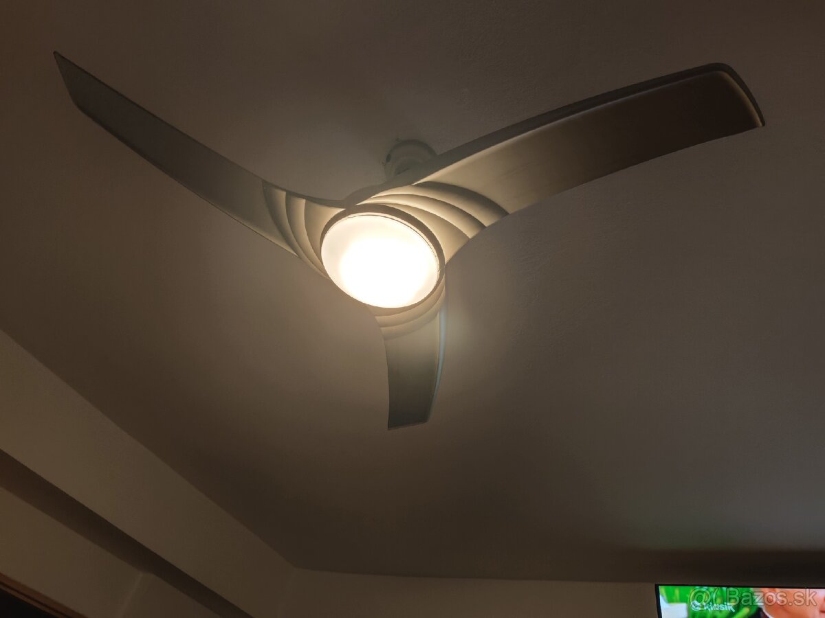 Predám stropný ventilátor so svetlom - 2