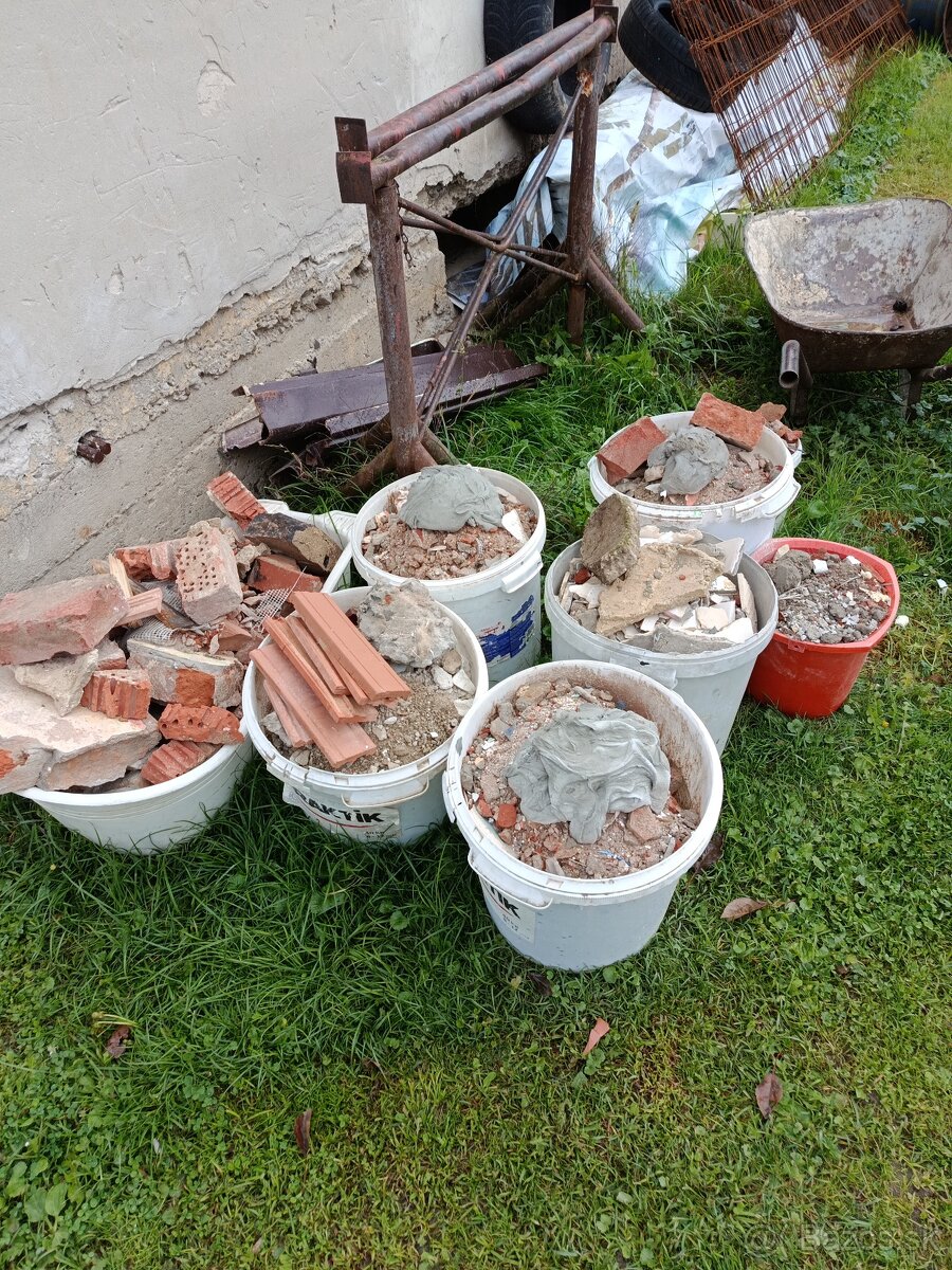Tehla, stavebný odpad - 2