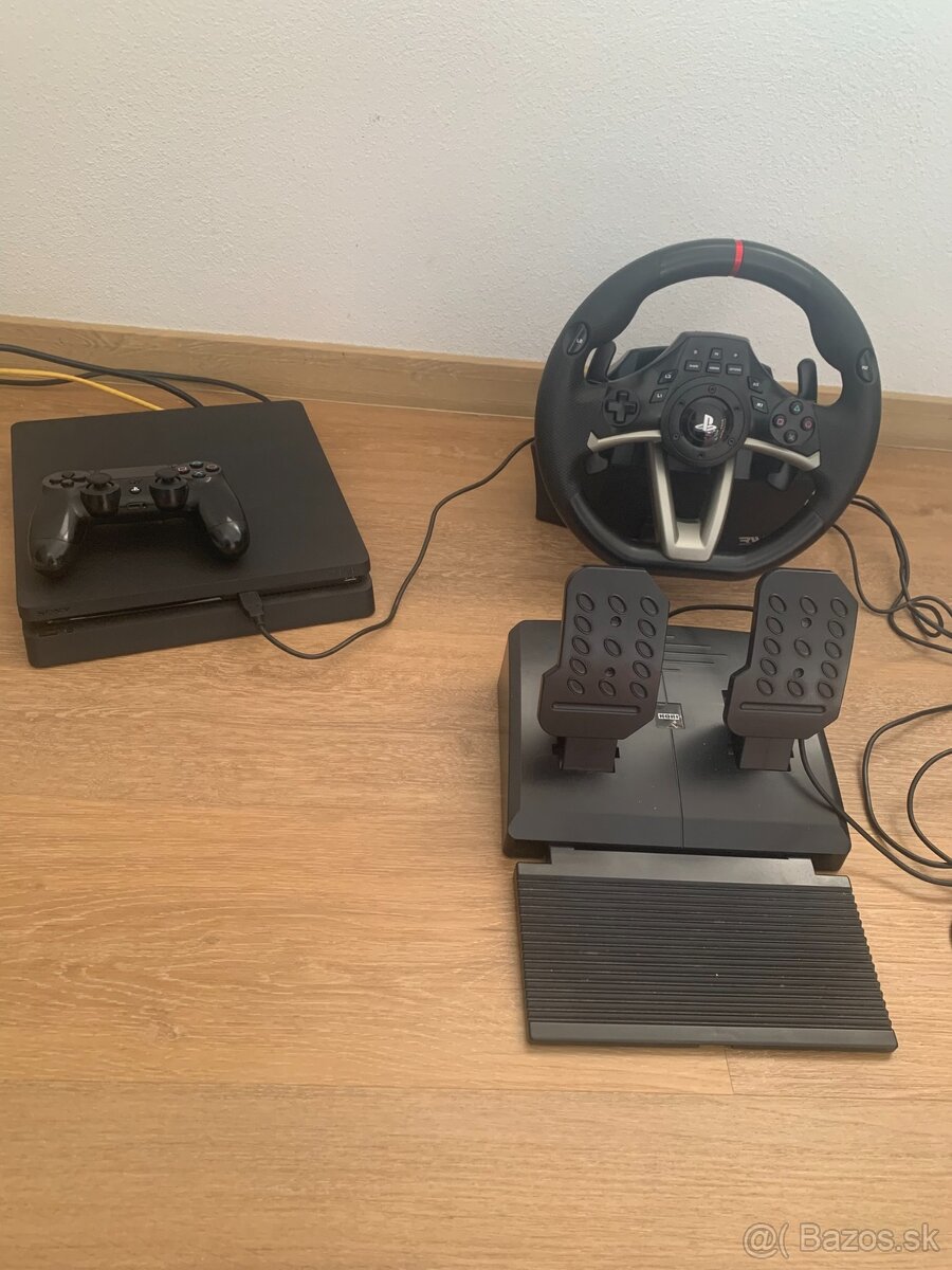 PlayStation 4 Slim - 2