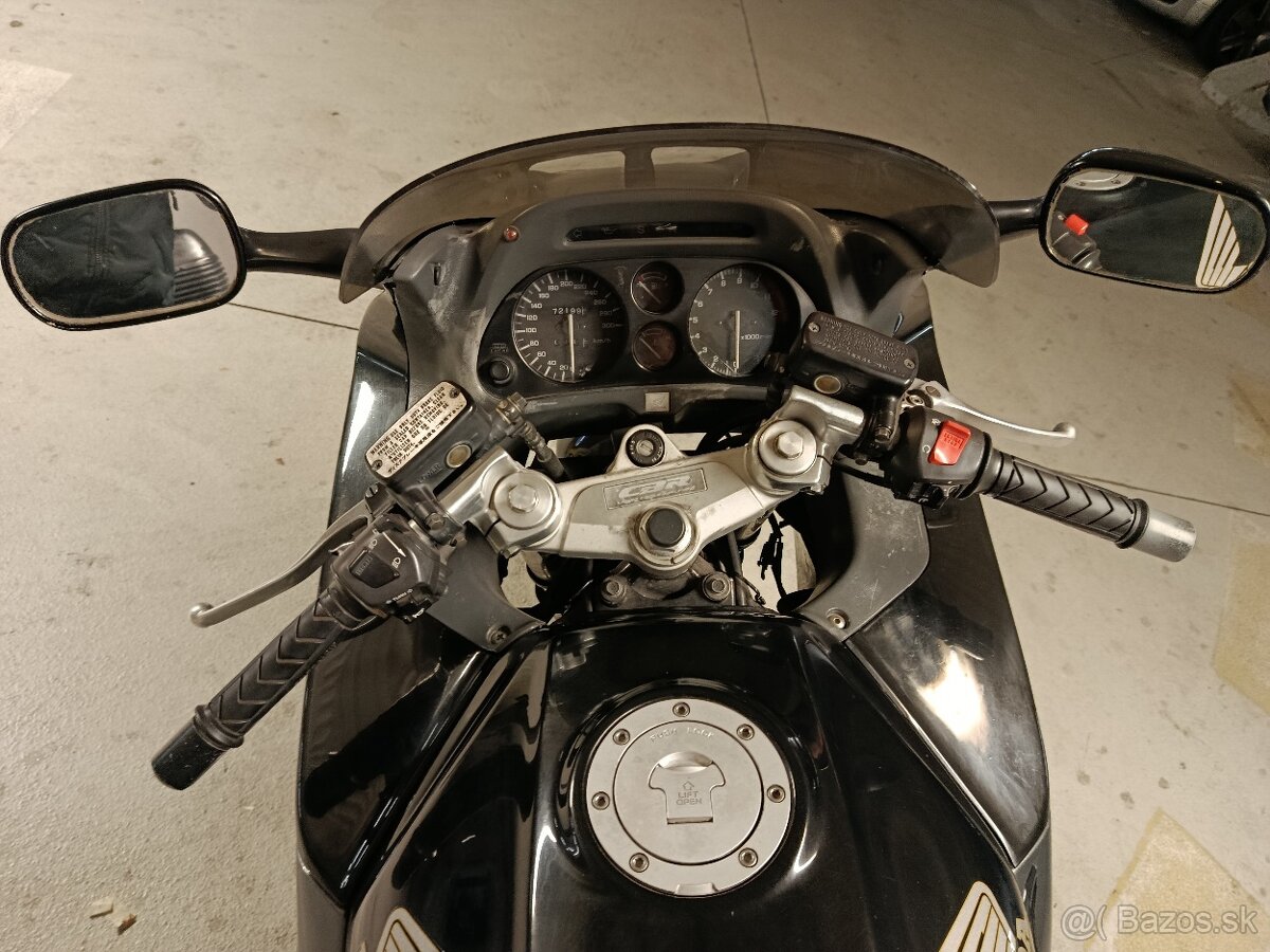 HONDA CBR1000F - 2