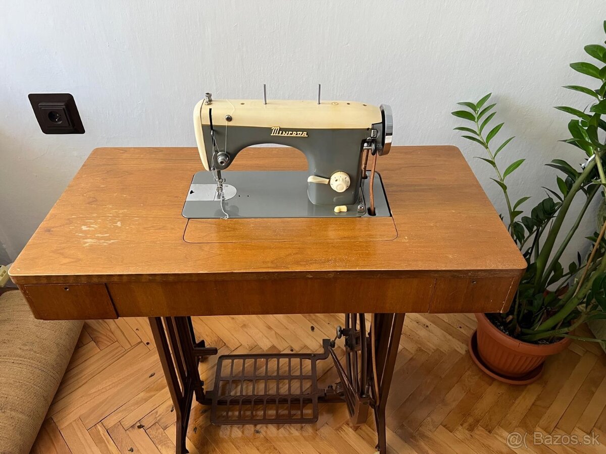 Minerva šijací stroj - 2
