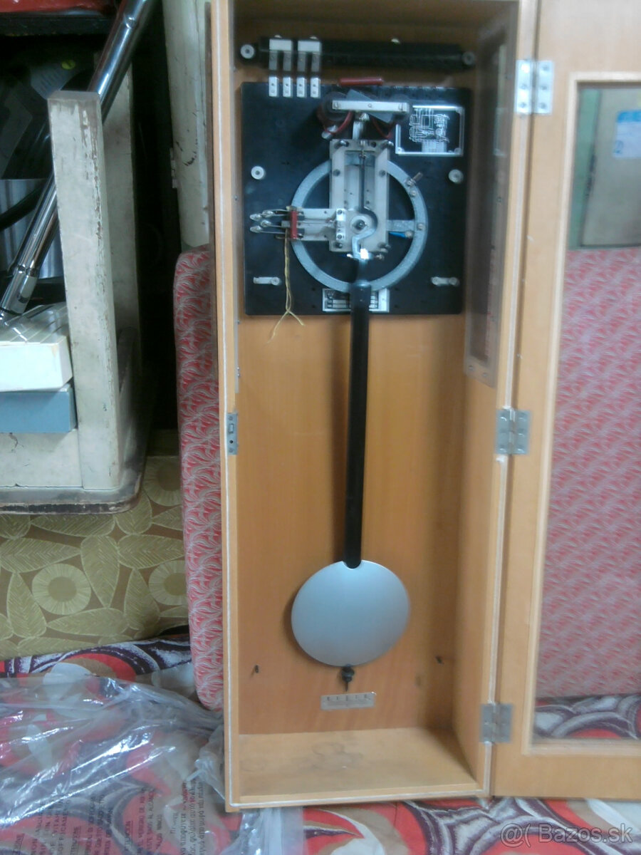 KYVADLOVÉ HODINY HH - 100, - 2