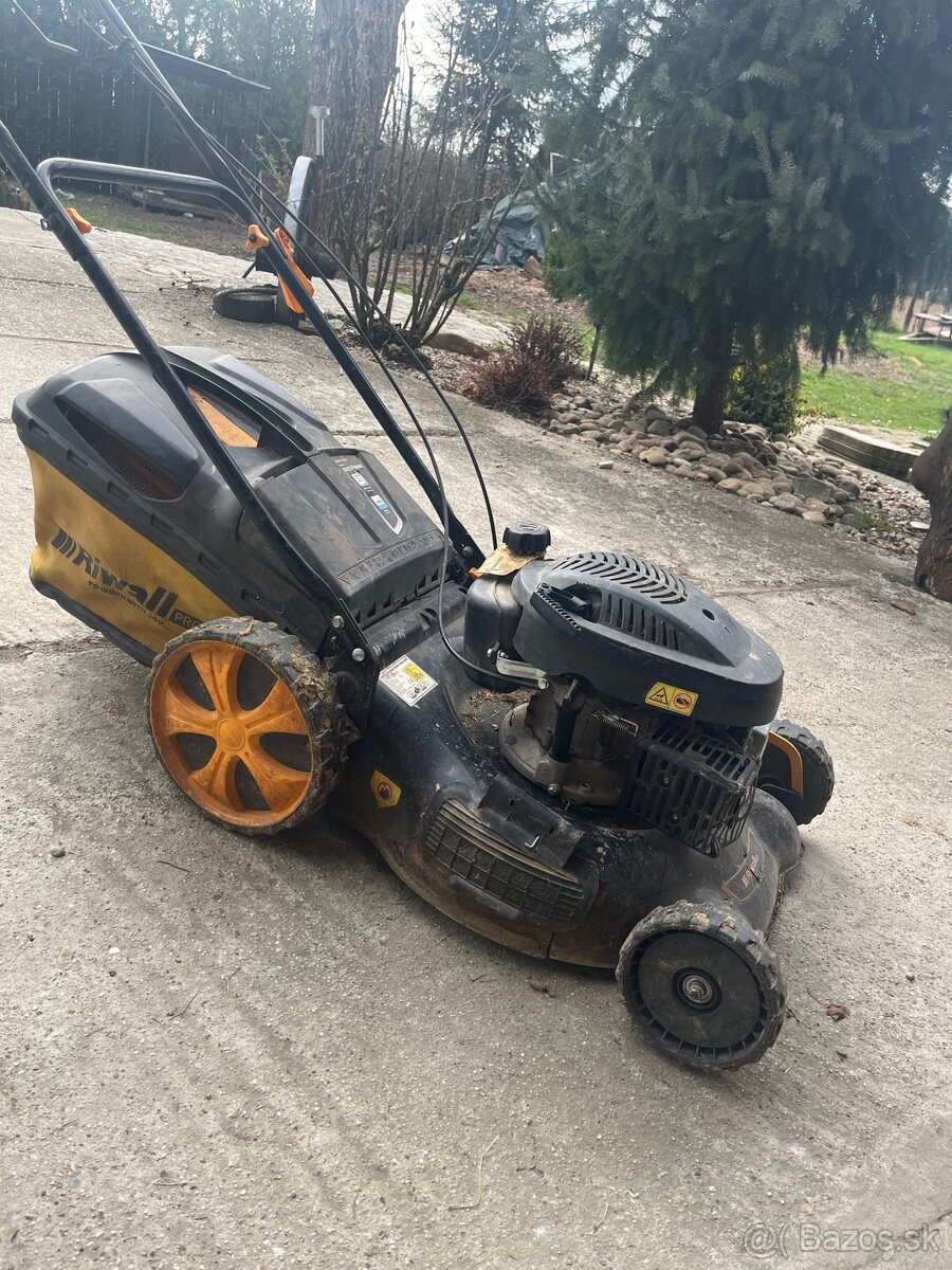 Benzínová kosačka - 2