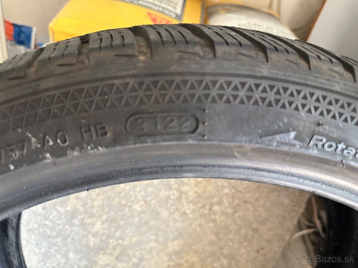 Hankook Winter icept ION 235/40 R19 DOT2122 - 2