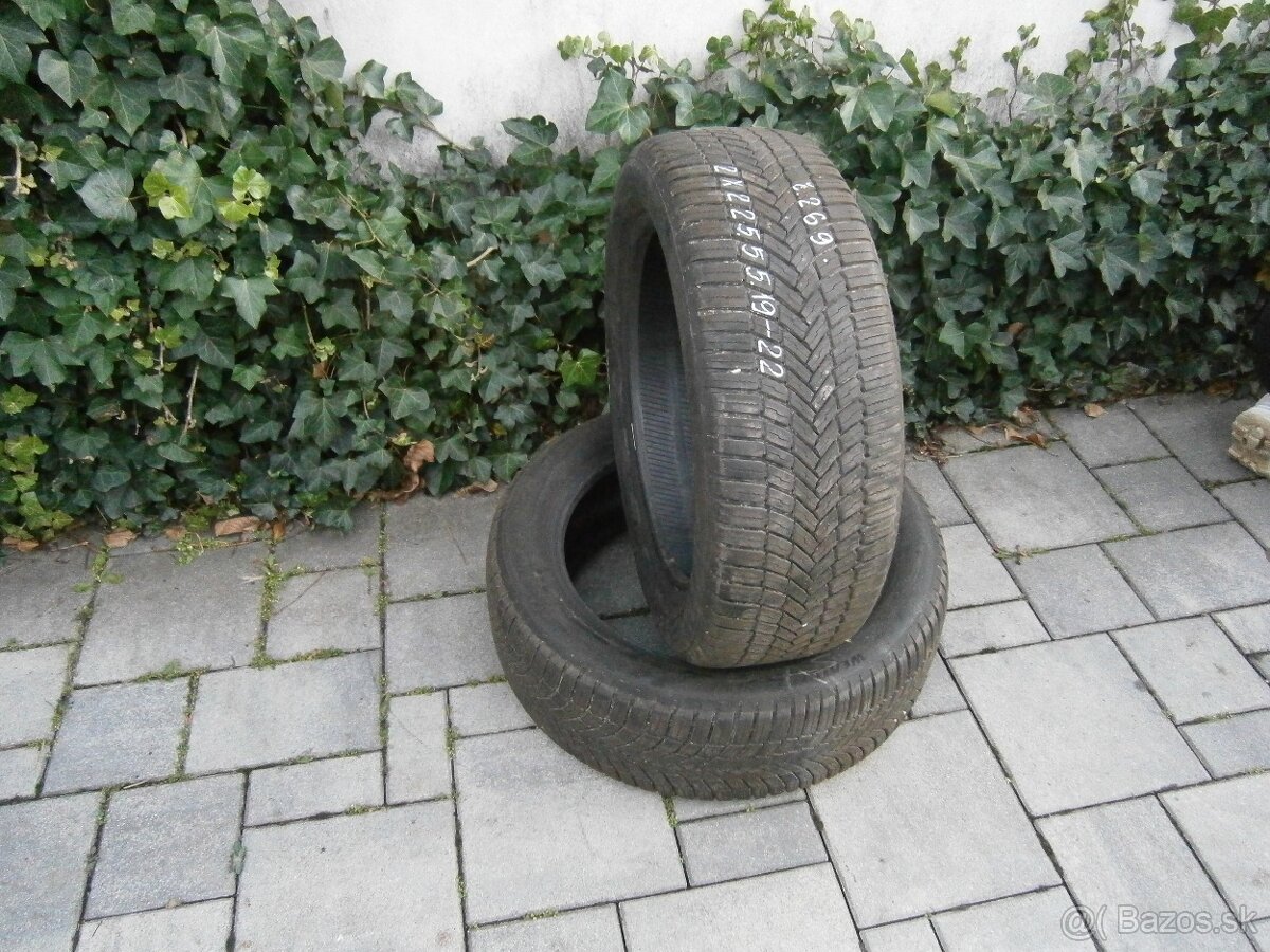 Predám 2x zimné pneu Bridgestone 225/55 R19 99V - 2