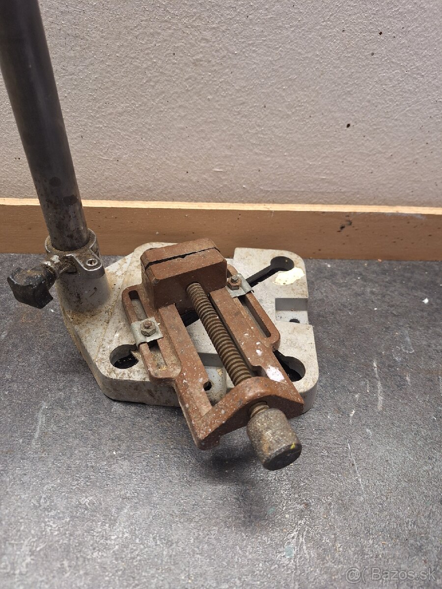 Vŕtačka so stojanom - 2