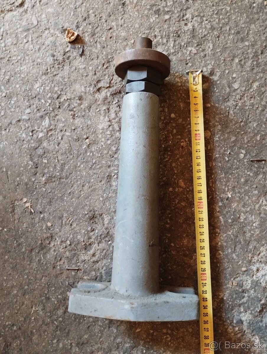 Skrutkovaci zdvihak s kontra maticov. - 2