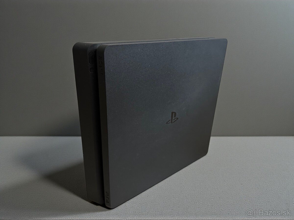 Predám Playstation 4 Slim s dvoma ovládačmi - 2