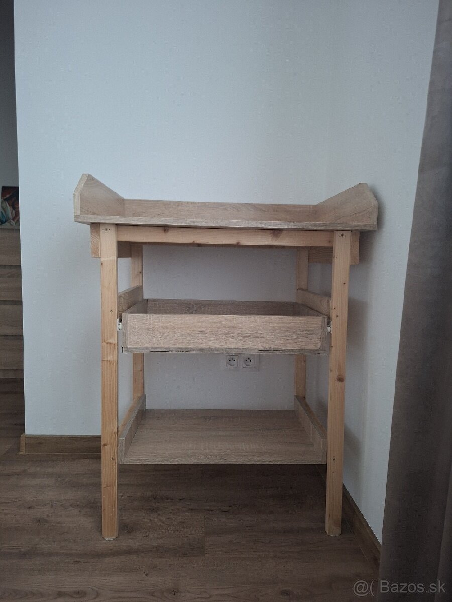 Prebaľovací pult - 2