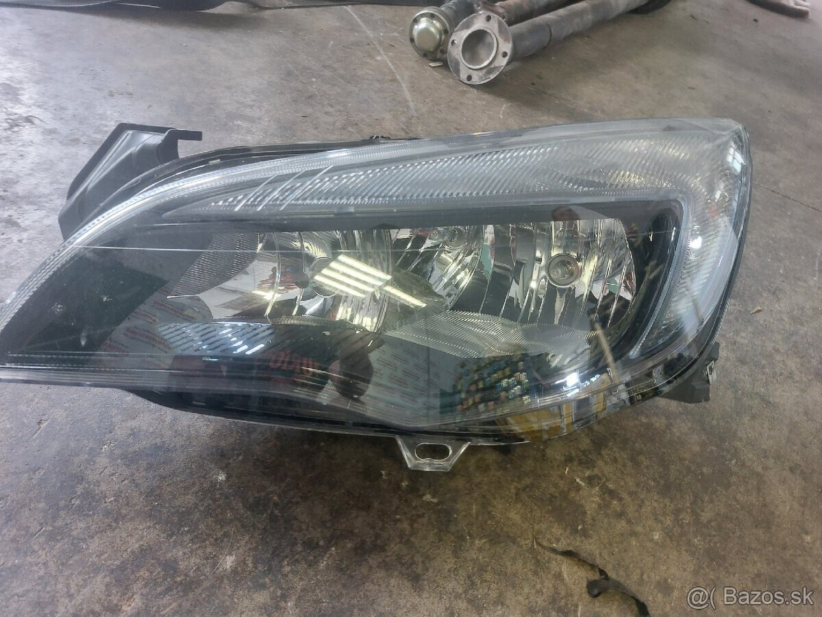 Predám lavé Svetlo Opel astra j - 2