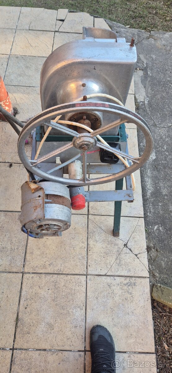 Elektrický rezac na kapustu struhač 220v - 2